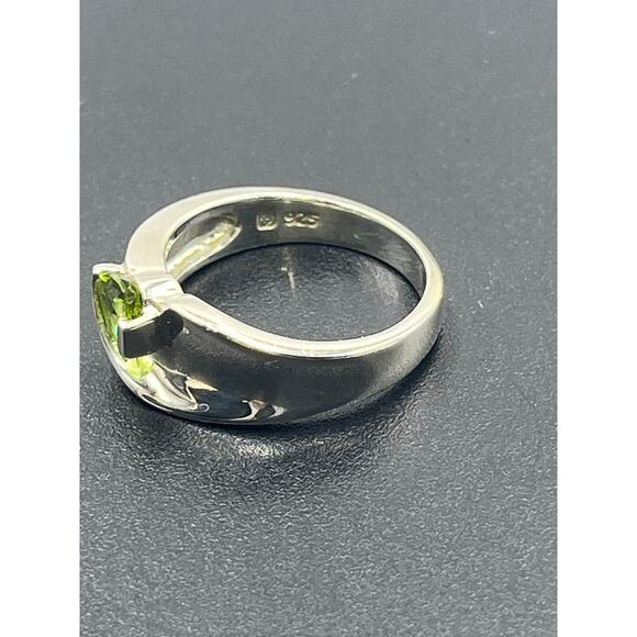 Sterling Silver 925 Trillion Cut Prong Set Peridot Solitaire Modern Ring Sz 7.5 - Picture 10 of 10